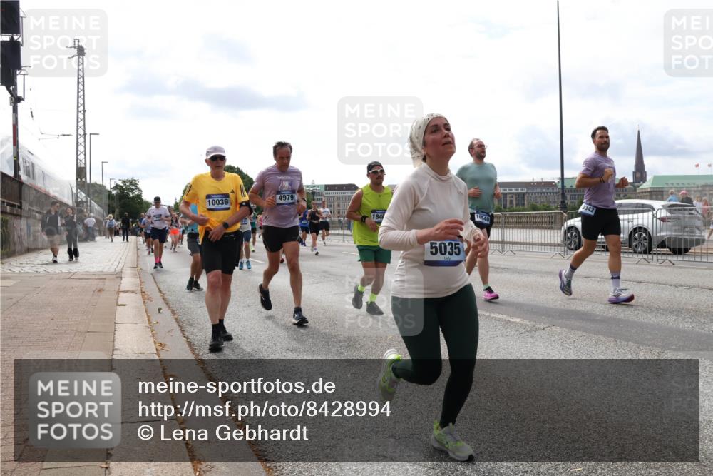 29.06.2025 - hella hamburg halbmarathon Lena Gebhardt http://msf.ph/oto/8428994 29.06.2025 10:19:41 Lombardsbrücke 10039, 4979, 184, 5035, 10540, 3342, 1145, 1154, 1332, 1534, 1708, 2017, 2311, 2357, 2405, 2441, 2589, 2795, 2812, 2895, 2918, 2993, 2995, 3446, 3678, 4108, 4110, 4170, 4539, 4562, 4570, 4722, 4979, 5035, 5080, 5123, 5178, 5251, 5449, 5849, 5878, 6444, 6542, 6796, 6797, 6872, 6874, 6939, 7137, 7143, 7248, 7249, 7836, 7917, 8146, 8427, 8537, 8575, 8761, 8778, 9252, 9856, 10039, 10124, 10129, 10349, 10540, 10594, 10622, 11036 meine-sportfotos.de