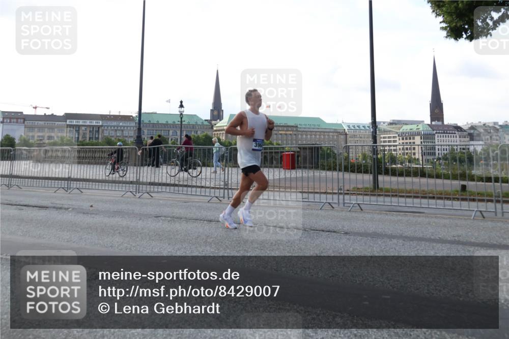 29.06.2025 - hella hamburg halbmarathon Lena Gebhardt http://msf.ph/oto/8429007 29.06.2025 09:44:27 Lombardsbrücke 968, 1065, 1122, 1953, 2021, 2879, 3075, 3845, 3968, 4678, 5308, 5344, 7231, 7349, 7793, 8975, 9047, 9079, 10106, 10173, 10222, 10655, 10790, 11877, 12337, 12369, 13383, 13606, 13779, 14828, 15268, 15576, 15583, 15655, 15880, 16118, 17258, 17354, 18567, 18699, 19114 meine-sportfotos.de