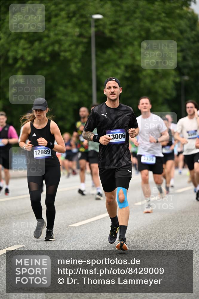 29.06.2025 - hella hamburg halbmarathon Dr. Thomas Lammeyer http://msf.ph/oto/8429009 29.06.2025 10:51:28 Kennedybrücke 1004, 1371, 1375, 1555, 1593, 1608, 1837, 1961, 1999, 2162, 2327, 2537, 2556, 2981, 3277, 3339, 3406, 3407, 3823, 4325, 4483, 5697, 5895, 6485, 6740, 6995, 7073, 7268, 7364, 7368, 7374, 7430, 7431, 7827, 7960, 8131, 8541, 8967, 9092, 9557, 10511, 10514, 10515, 10591, 11160, 11378 meine-sportfotos.de