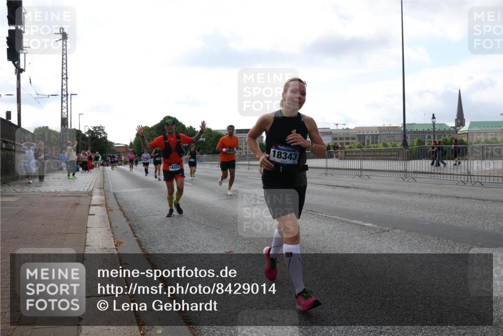 29.06.2025 - hella hamburg halbmarathon Lena Gebhardt http://msf.ph/oto/8429014 29.06.2025 10:07:01 Lombardsbrücke 16554, 18343, 1993, 4262, 5242, 5807, 5845, 5899, 5951, 6572, 6664, 6833, 7503, 8290, 8744, 8960, 10283, 10736, 10886, 11758, 12371, 12418, 12550, 13475, 14607, 15377, 16554, 16692, 16933, 17059, 17174, 17895, 18316, 18343, 18381, 18652, 18828 meine-sportfotos.de