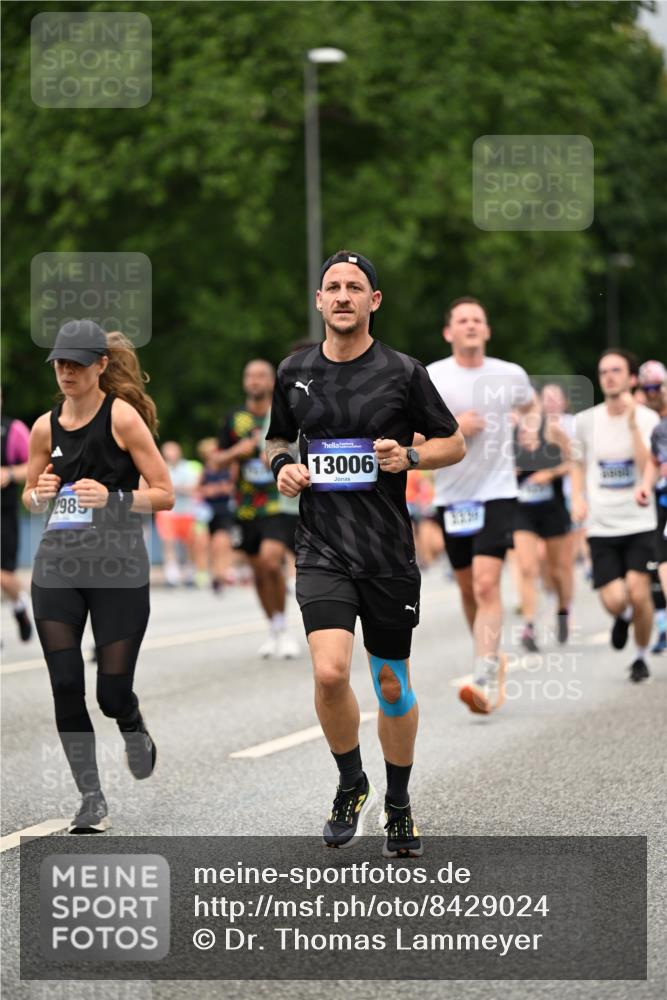 29.06.2025 - hella hamburg halbmarathon Dr. Thomas Lammeyer http://msf.ph/oto/8429024 29.06.2025 10:51:28 Kennedybrücke 1004, 1371, 1375, 1555, 1593, 1608, 1837, 1961, 1999, 2162, 2327, 2537, 2556, 2981, 3277, 3339, 3406, 3407, 3823, 4325, 4483, 5697, 5895, 6485, 6740, 6995, 7073, 7268, 7364, 7368, 7374, 7430, 7431, 7827, 7960, 8131, 8541, 8967, 9092, 9557, 10511, 10514, 10515, 10591, 11160, 11378 meine-sportfotos.de