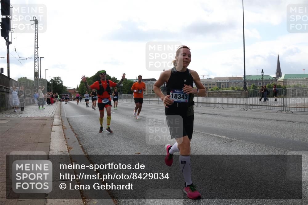 29.06.2025 - hella hamburg halbmarathon Lena Gebhardt http://msf.ph/oto/8429034 29.06.2025 10:07:01 Lombardsbrücke 16554, 18343, 1993, 4262, 5242, 5807, 5845, 5899, 5951, 6572, 6664, 6833, 7503, 8290, 8744, 8960, 10283, 10736, 10886, 11758, 12371, 12418, 12550, 13475, 14607, 15377, 16554, 16692, 16933, 17059, 17174, 17895, 18316, 18343, 18381, 18652, 18828 meine-sportfotos.de