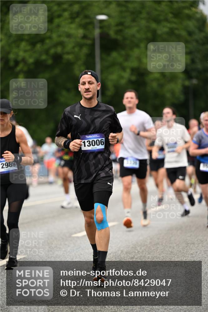 29.06.2025 - hella hamburg halbmarathon Dr. Thomas Lammeyer http://msf.ph/oto/8429047 29.06.2025 10:51:29 Kennedybrücke 1004, 1371, 1375, 1555, 1593, 1608, 1837, 1961, 1999, 2162, 2327, 2537, 2556, 2981, 3277, 3339, 3406, 3407, 3823, 4325, 4483, 5697, 5895, 6485, 6740, 6995, 7268, 7364, 7368, 7374, 7430, 7431, 7827, 7960, 8131, 8541, 8967, 9092, 9557, 10511, 10514, 10515, 10591, 11160, 11378 meine-sportfotos.de