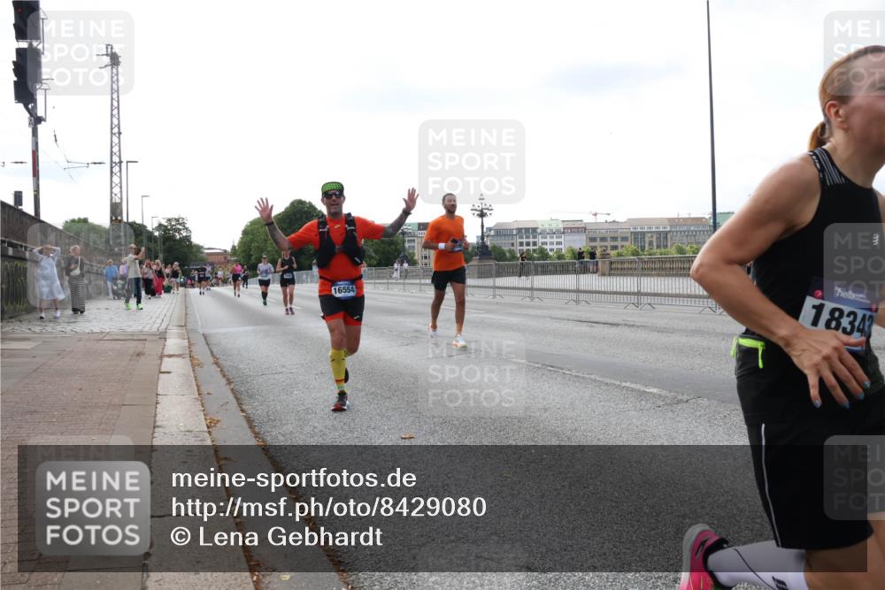 29.06.2025 - hella hamburg halbmarathon Lena Gebhardt http://msf.ph/oto/8429080 29.06.2025 10:07:01 Lombardsbrücke 3, 16554, 18343, 1993, 4262, 5242, 5807, 5845, 5899, 5951, 6572, 6664, 6833, 7503, 8290, 8744, 8960, 10283, 10736, 10886, 11758, 12371, 12418, 12550, 13475, 14607, 15377, 16554, 16692, 16933, 17059, 17174, 17895, 18316, 18343, 18381, 18652, 18828 meine-sportfotos.de