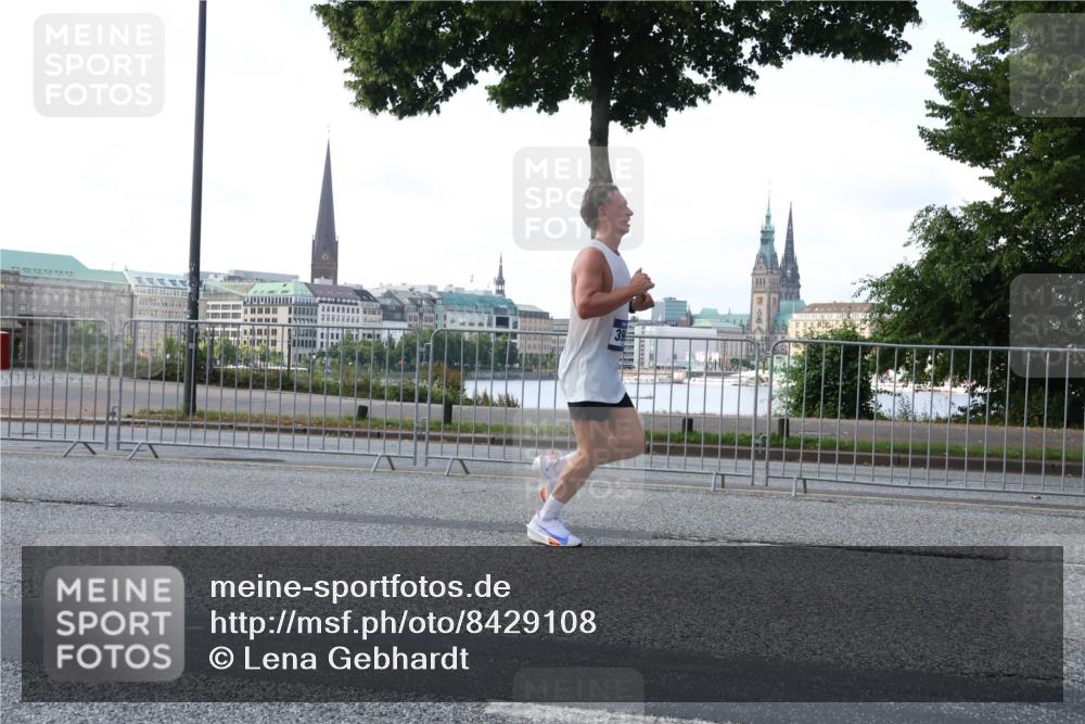 29.06.2025 - hella hamburg halbmarathon Lena Gebhardt http://msf.ph/oto/8429108 29.06.2025 09:44:28 Lombardsbrücke 1065, 1122, 1953, 2021, 2879, 3075, 3845, 3968, 4678, 5308, 5344, 7231, 7349, 7793, 8975, 9047, 9079, 10106, 10173, 10222, 10655, 10790, 11877, 12337, 12369, 13383, 13606, 13779, 14828, 15268, 15576, 15583, 15655, 15880, 16118, 17258, 17354, 18567, 18699, 19114 meine-sportfotos.de