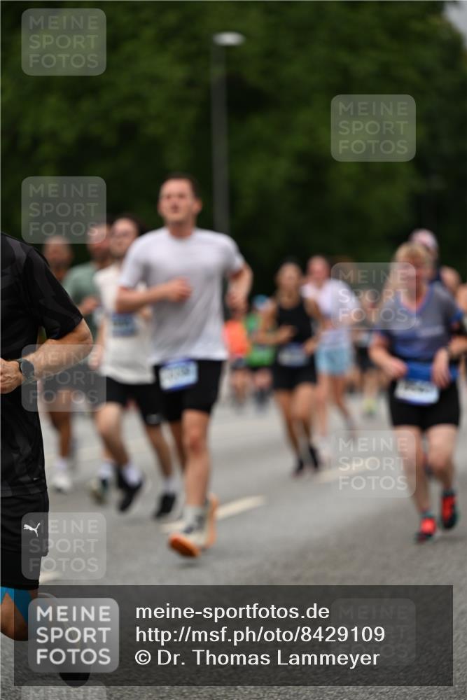 29.06.2025 - hella hamburg halbmarathon Dr. Thomas Lammeyer http://msf.ph/oto/8429109 29.06.2025 10:51:30 Kennedybrücke 1371, 1375, 1555, 1593, 1608, 1837, 1961, 1999, 2162, 2327, 2537, 2556, 2981, 3277, 3339, 3406, 3407, 3823, 4325, 5697, 5895, 6485, 6740, 6995, 7364, 7368, 7430, 7431, 7827, 7960, 8131, 8541, 8967, 9092, 9557, 9743, 10511, 10514, 10515, 10591, 11160, 11378 meine-sportfotos.de