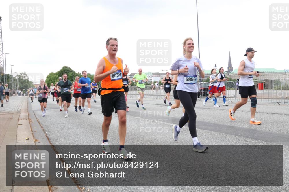 29.06.2025 - hella hamburg halbmarathon Lena Gebhardt http://msf.ph/oto/8429124 29.06.2025 10:54:00 Lombardsbrücke 7614, 1744, 309, 6039, 9572, 11390, 5856, 1017, 1263, 1687, 1744, 1753, 1762, 1779, 1789, 2079, 2372, 2429, 2600, 2761, 2854, 3055, 3079, 3187, 3188, 3249, 3465, 3467, 3557, 4323, 4595, 4685, 4801, 4838, 5157, 5430, 5514, 5804, 5817, 5856, 5857, 5898, 5964, 6039, 6192, 6273, 6306, 6468, 6583, 6913, 6987, 6988, 6996, 7039, 7498, 7537, 7611, 7614, 7874, 7890, 7946, 8867, 8924, 9077, 9138, 9203, 9503, 9531, 9572, 9771, 10207, 11390, 11785 meine-sportfotos.de
