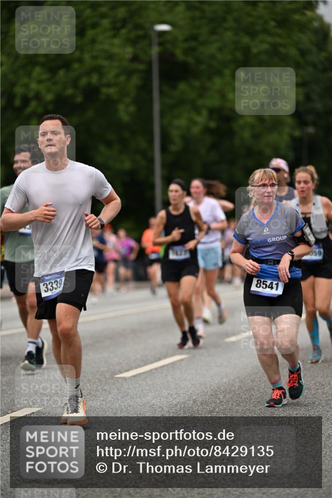 29.06.2025 - hella hamburg halbmarathon Dr. Thomas Lammeyer http://msf.ph/oto/8429135 29.06.2025 10:51:30 Kennedybrücke 1371, 1375, 1555, 1593, 1608, 1837, 1961, 1999, 2162, 2327, 2537, 2556, 2981, 3277, 3339, 3406, 3407, 3823, 4325, 5697, 5895, 6485, 6740, 6995, 7364, 7368, 7430, 7431, 7827, 7960, 8131, 8541, 8967, 9092, 9557, 9743, 10511, 10514, 10515, 10591, 11160, 11378 meine-sportfotos.de
