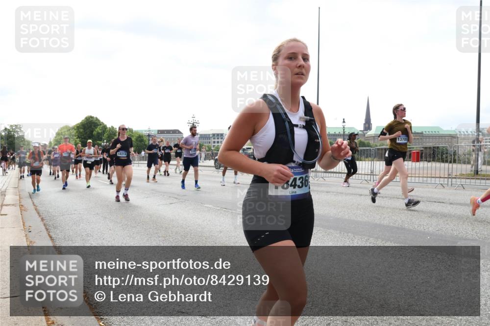 29.06.2025 - hella hamburg halbmarathon Lena Gebhardt http://msf.ph/oto/8429139 29.06.2025 10:43:52 Lombardsbrücke 18318, 8436, 13705, 1023, 1026, 1095, 1306, 1310, 1400, 1459, 1802, 1804, 2073, 2186, 2692, 2733, 3065, 3288, 3390, 3596, 3597, 4367, 4627, 4636, 4866, 4898, 5001, 5127, 5192, 5201, 5214, 5293, 5370, 5890, 5902, 5905, 6012, 6036, 6096, 6226, 6334, 6895, 6931, 6971, 6973, 7197, 7205, 7206, 7326, 7489, 7504, 7610, 7926, 8000, 8058, 8135, 8233, 8408, 8504, 8591, 8870, 8957, 9073, 9639, 9641, 9704, 9831, 9879, 10083, 10097, 10200, 10202 meine-sportfotos.de