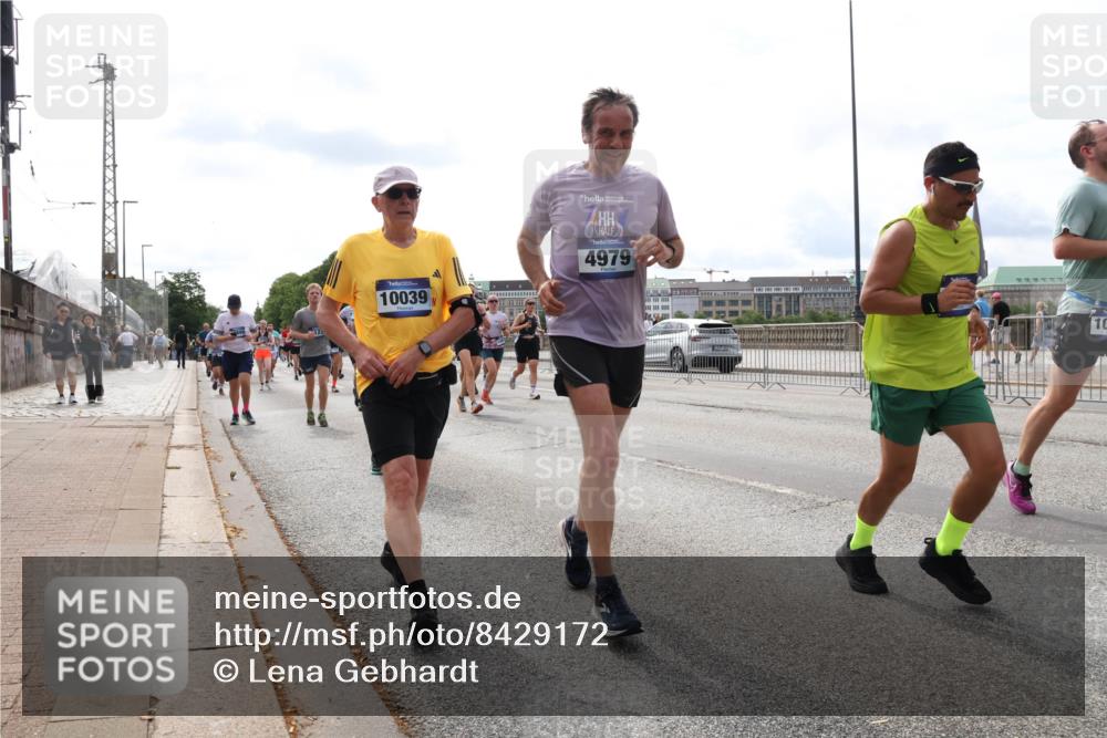 29.06.2025 - hella hamburg halbmarathon Lena Gebhardt http://msf.ph/oto/8429172 29.06.2025 10:19:42 Lombardsbrücke 10039, 4979, 10, 1145, 1154, 1332, 1534, 1708, 2017, 2311, 2357, 2405, 2441, 2589, 2795, 2812, 2895, 2918, 2993, 2995, 3446, 3678, 4108, 4110, 4170, 4539, 4562, 4570, 4722, 4979, 5035, 5123, 5178, 5251, 5449, 5849, 5878, 6444, 6542, 6796, 6797, 6872, 6874, 6939, 7137, 7143, 7248, 7249, 7836, 7917, 8146, 8427, 8537, 8575, 8761, 9252, 9856, 10039, 10124, 10129, 10349, 10540, 10594, 10622, 11036 meine-sportfotos.de