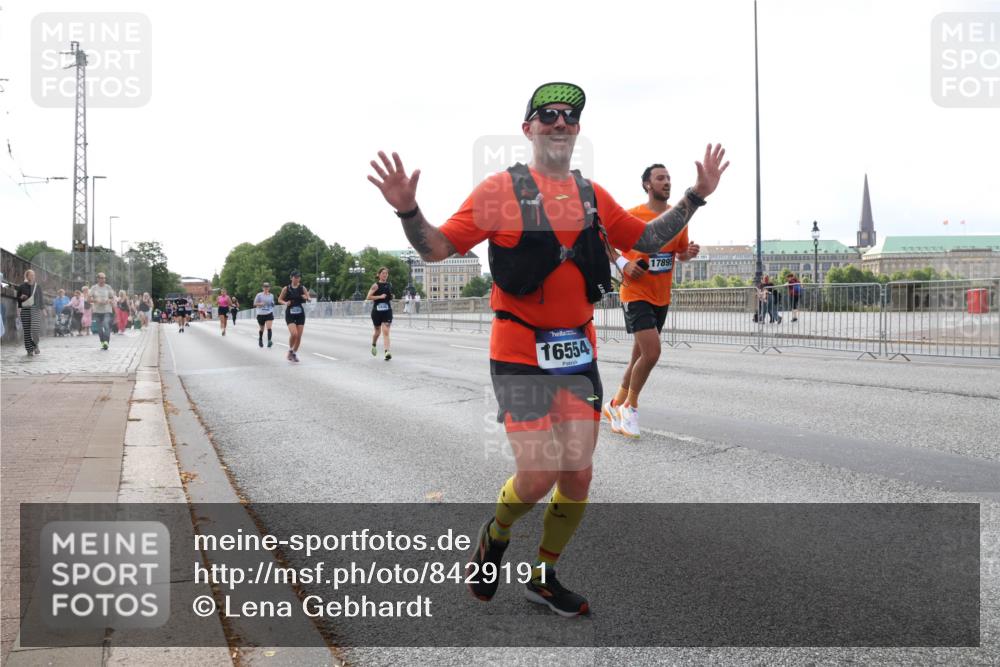 29.06.2025 - hella hamburg halbmarathon Lena Gebhardt http://msf.ph/oto/8429191 29.06.2025 10:07:02 Lombardsbrücke 16554, 17895, 1993, 4262, 5242, 5807, 5845, 5899, 5951, 6517, 6572, 6664, 6833, 7503, 8290, 8744, 8960, 10283, 10736, 10886, 11758, 12371, 12418, 12550, 13475, 14607, 15377, 16554, 16692, 16933, 17059, 17174, 17895, 18316, 18343, 18381, 18652, 18828 meine-sportfotos.de