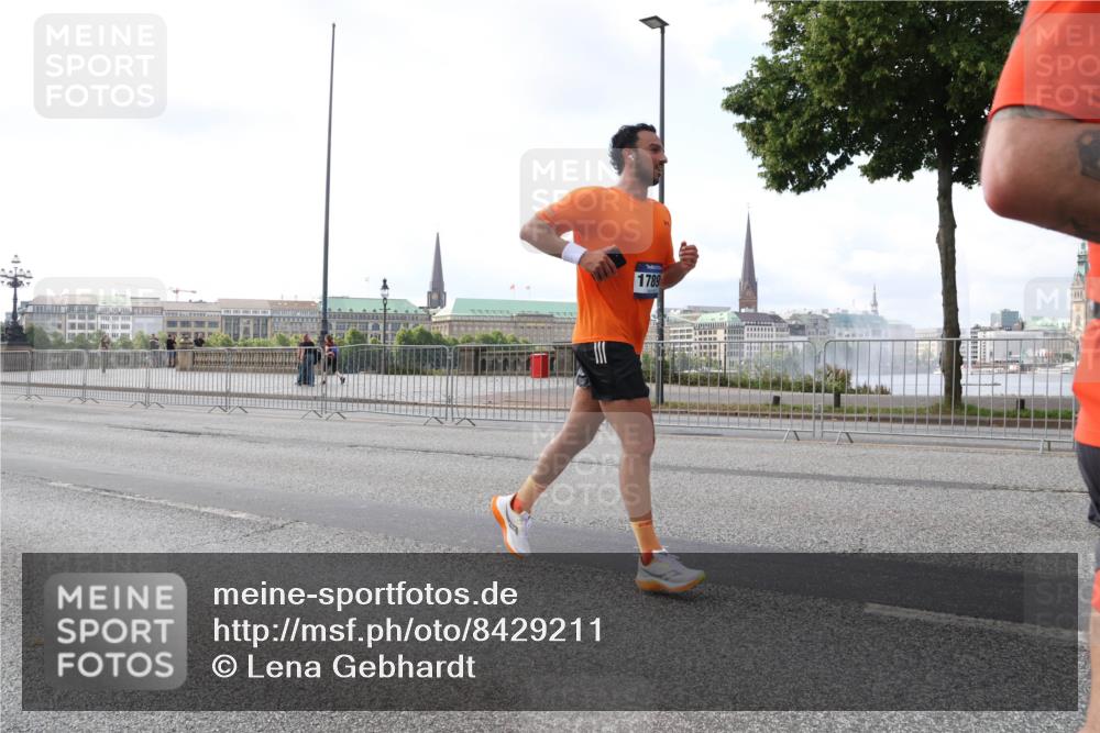 29.06.2025 - hella hamburg halbmarathon Lena Gebhardt http://msf.ph/oto/8429211 29.06.2025 10:07:03 Lombardsbrücke 1789, 1993, 4262, 5242, 5807, 5845, 5899, 5951, 6517, 6518, 6572, 6664, 6833, 7503, 8290, 8744, 8960, 9338, 10283, 10700, 10736, 10886, 11758, 12371, 12418, 12550, 13475, 14607, 15377, 16554, 16692, 16933, 17059, 17174, 17895, 18316, 18343, 18381, 18652, 18828 meine-sportfotos.de