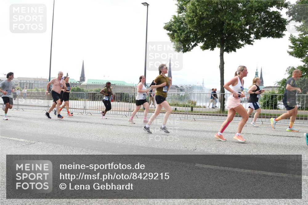 29.06.2025 - hella hamburg halbmarathon Lena Gebhardt http://msf.ph/oto/8429215 29.06.2025 10:43:52 Lombardsbrücke 5285, 1023, 1026, 1095, 1306, 1310, 1400, 1459, 1802, 1804, 2073, 2186, 2692, 2733, 3065, 3288, 3390, 3596, 3597, 4367, 4627, 4636, 4866, 4898, 5001, 5127, 5192, 5201, 5214, 5293, 5370, 5890, 5902, 5905, 6012, 6036, 6096, 6226, 6334, 6895, 6931, 6971, 6973, 7197, 7205, 7206, 7326, 7489, 7504, 7610, 7926, 8000, 8058, 8135, 8233, 8408, 8504, 8591, 8870, 8957, 9073, 9639, 9641, 9704, 9831, 9879, 10083, 10097, 10200, 10202 meine-sportfotos.de