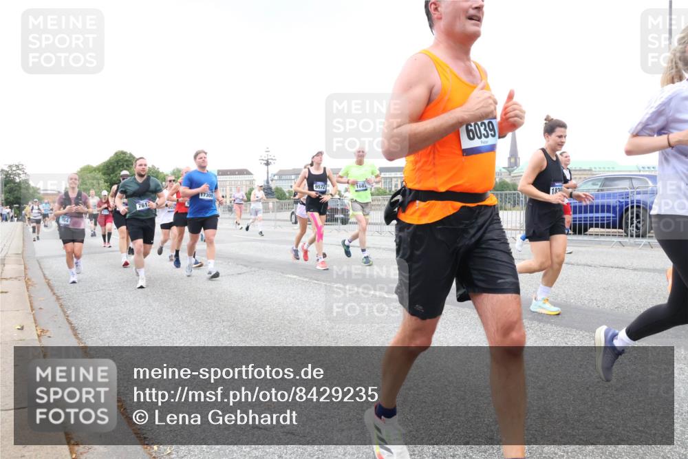 29.06.2025 - hella hamburg halbmarathon Lena Gebhardt http://msf.ph/oto/8429235 29.06.2025 10:54:01 Lombardsbrücke 761, 9572, 168, 17309, 1335, 6039, 1017, 1263, 1687, 1744, 1753, 1762, 1779, 1789, 2079, 2372, 2429, 2600, 2761, 2854, 3055, 3079, 3187, 3188, 3249, 3465, 3467, 3557, 4323, 4685, 4801, 4838, 5157, 5430, 5514, 5804, 5817, 5856, 5857, 5898, 5964, 6039, 6192, 6273, 6306, 6468, 6583, 6913, 6987, 6988, 6996, 7039, 7498, 7537, 7614, 7874, 7890, 7946, 8867, 8924, 9077, 9138, 9203, 9503, 9531, 9572, 9771, 10207, 11354, 11390, 11785 meine-sportfotos.de