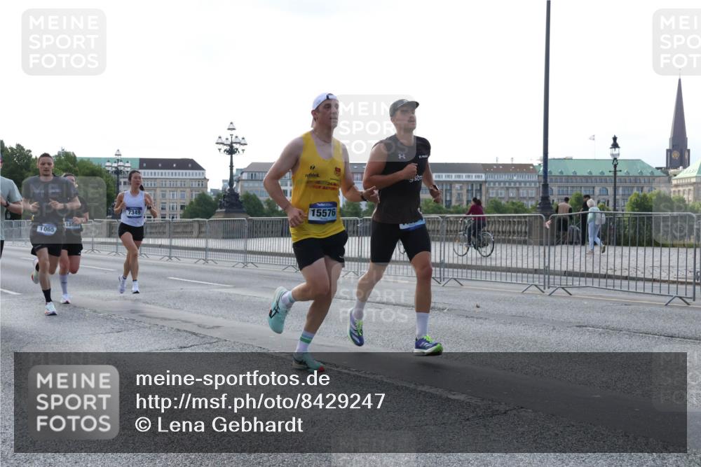 29.06.2025 - hella hamburg halbmarathon Lena Gebhardt http://msf.ph/oto/8429247 29.06.2025 09:44:30 Lombardsbrücke 2025, 1065, 15860, 7349, 2, 15576, 1065, 1122, 1953, 2021, 2879, 3075, 3845, 3968, 4678, 5308, 5344, 7231, 7349, 7793, 8975, 9047, 9079, 10106, 10173, 10222, 10655, 10790, 11877, 12337, 12369, 13383, 13606, 13779, 14828, 15268, 15576, 15583, 15655, 15880, 16118, 17258, 17354, 18567, 18699, 19114 meine-sportfotos.de