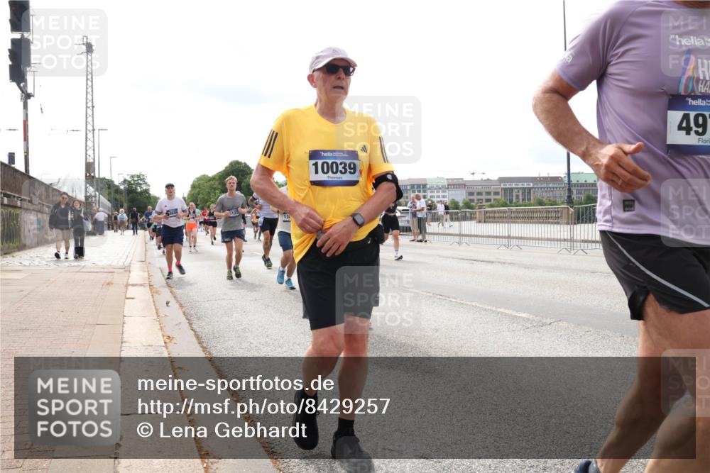29.06.2025 - hella hamburg halbmarathon Lena Gebhardt http://msf.ph/oto/8429257 29.06.2025 10:19:42 Lombardsbrücke 10039, 49, 1145, 1154, 1332, 1534, 1708, 2017, 2311, 2357, 2405, 2441, 2589, 2795, 2812, 2895, 2918, 2993, 2995, 3446, 3678, 4108, 4110, 4170, 4539, 4562, 4570, 4722, 4979, 5035, 5123, 5178, 5251, 5449, 5849, 5878, 6444, 6542, 6796, 6797, 6872, 6874, 6939, 7137, 7143, 7248, 7249, 7836, 7917, 8146, 8427, 8537, 8575, 8761, 9252, 9856, 10039, 10124, 10129, 10349, 10540, 10594, 10622, 11036 meine-sportfotos.de