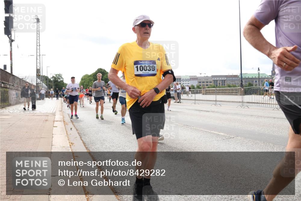 29.06.2025 - hella hamburg halbmarathon Lena Gebhardt http://msf.ph/oto/8429282 29.06.2025 10:19:43 Lombardsbrücke 13, 10039, 1110, 1145, 1154, 1332, 1534, 1708, 2017, 2311, 2357, 2405, 2441, 2589, 2795, 2812, 2895, 2918, 2993, 2995, 3446, 3678, 4108, 4110, 4170, 4539, 4562, 4570, 4722, 4979, 5035, 5123, 5178, 5251, 5397, 5449, 5849, 5878, 6444, 6542, 6796, 6797, 6872, 6874, 6939, 7137, 7143, 7248, 7249, 7836, 7917, 8146, 8427, 8537, 8575, 9252, 9856, 10039, 10124, 10129, 10349, 10540, 10594, 10622, 11036 meine-sportfotos.de