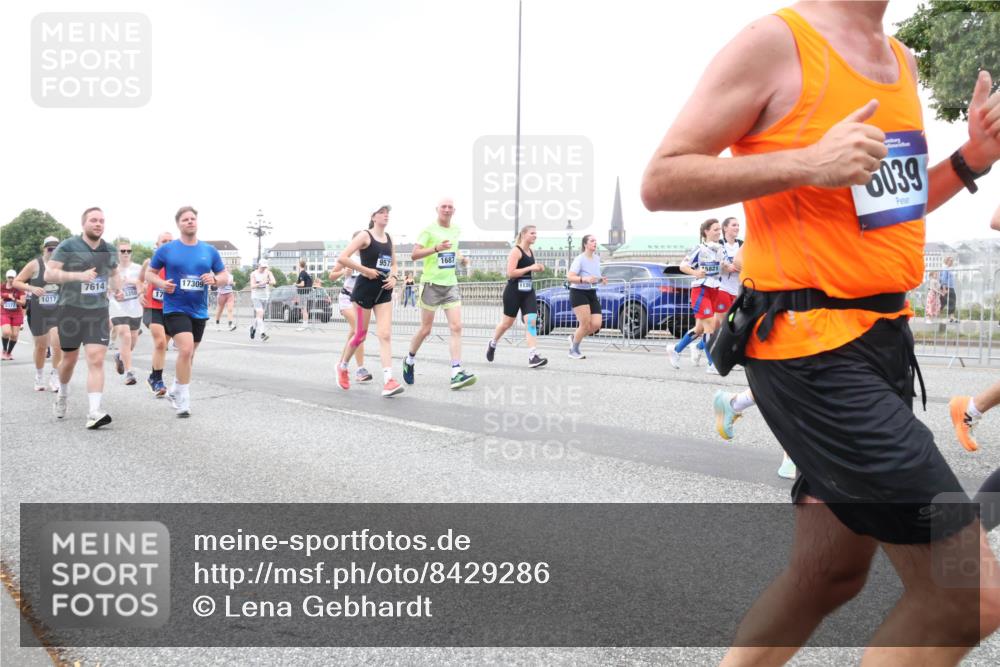 29.06.2025 - hella hamburg halbmarathon Lena Gebhardt http://msf.ph/oto/8429286 29.06.2025 10:54:02 Lombardsbrücke 2372, 1017, 7614, 17, 17309, 957, 1687, 6039, 1017, 1263, 1687, 1744, 1753, 1762, 1779, 1789, 1822, 2079, 2372, 2429, 2600, 2761, 2854, 3055, 3079, 3187, 3188, 3249, 3364, 3465, 3467, 3557, 4323, 4685, 4801, 4838, 5157, 5309, 5430, 5514, 5804, 5817, 5856, 5857, 5898, 5964, 6039, 6192, 6273, 6306, 6468, 6583, 6913, 6987, 6988, 6996, 7039, 7498, 7537, 7614, 7874, 7890, 7946, 8867, 8924, 9077, 9138, 9203, 9503, 9531, 9572, 9771, 10207, 11354, 11390, 11785 meine-sportfotos.de