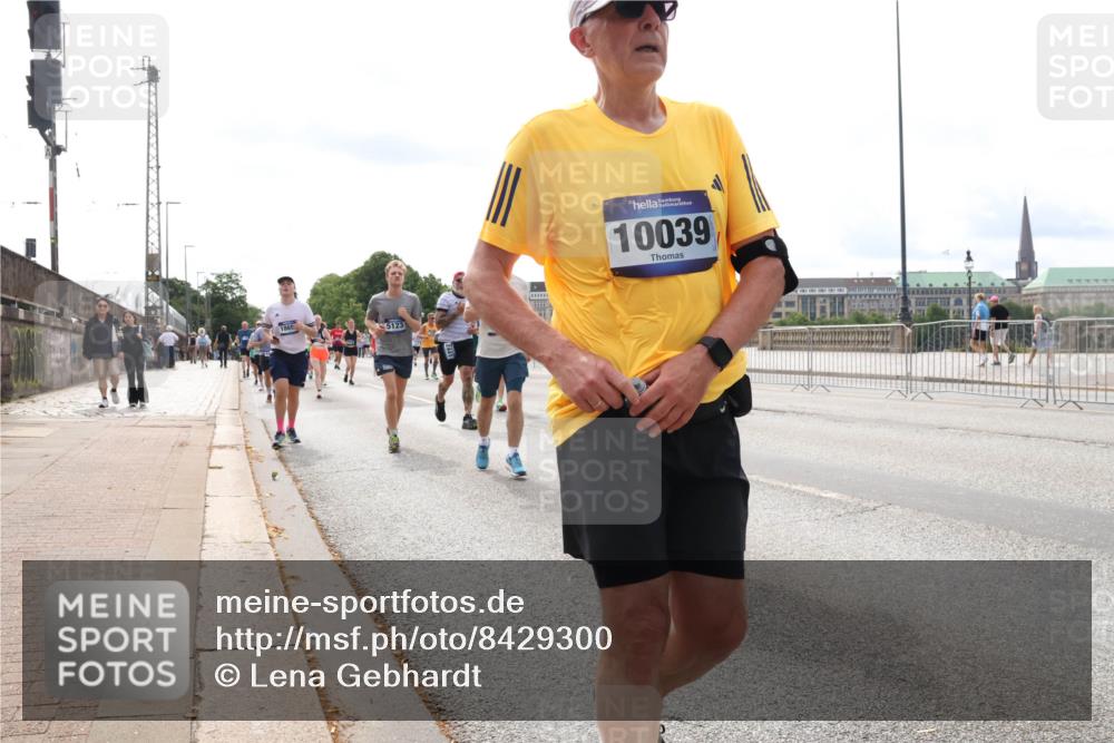 29.06.2025 - hella hamburg halbmarathon Lena Gebhardt http://msf.ph/oto/8429300 29.06.2025 10:19:43 Lombardsbrücke 5123, 10039, 1110, 1145, 1154, 1332, 1534, 1708, 2017, 2311, 2357, 2405, 2441, 2589, 2795, 2812, 2895, 2918, 2993, 2995, 3446, 3678, 4108, 4110, 4170, 4539, 4562, 4570, 4722, 4979, 5035, 5123, 5178, 5251, 5397, 5449, 5849, 5878, 6444, 6542, 6796, 6797, 6872, 6874, 6939, 7137, 7143, 7248, 7249, 7836, 7917, 8146, 8427, 8537, 8575, 9252, 9856, 10039, 10124, 10129, 10349, 10540, 10594, 10622, 11036 meine-sportfotos.de
