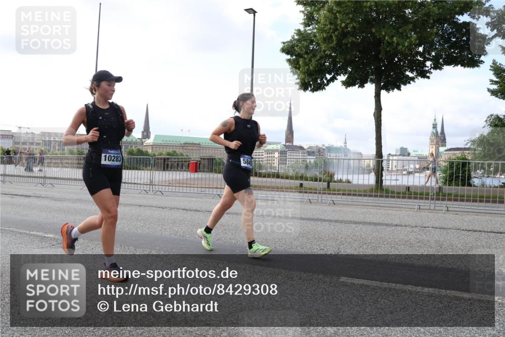 29.06.2025 - hella hamburg halbmarathon Lena Gebhardt http://msf.ph/oto/8429308 29.06.2025 10:07:07 Lombardsbrücke 10283, 5845, 1993, 4262, 5242, 5807, 5845, 5899, 6517, 6518, 6572, 6707, 6713, 6715, 6833, 7503, 8290, 8744, 8960, 9338, 10283, 10700, 11758, 12418, 12550, 16554, 16692, 16933, 17174, 17895, 18218, 18316, 18343, 18381, 18828 meine-sportfotos.de