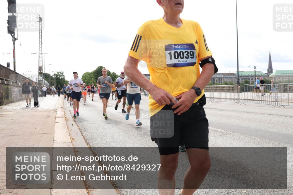 29.06.2025 - hella hamburg halbmarathon Lena Gebhardt http://msf.ph/oto/8429327 29.06.2025 10:19:43 Lombardsbrücke 186, 5123, 1382, 10039, 1110, 1145, 1154, 1332, 1534, 1708, 2017, 2311, 2357, 2405, 2441, 2589, 2795, 2812, 2895, 2918, 2993, 2995, 3446, 3678, 4108, 4110, 4170, 4539, 4562, 4570, 4722, 4979, 5035, 5123, 5178, 5251, 5397, 5449, 5849, 5878, 6444, 6542, 6796, 6797, 6872, 6874, 6939, 7137, 7143, 7248, 7249, 7836, 7917, 8146, 8427, 8537, 8575, 9252, 9856, 10039, 10124, 10129, 10349, 10540, 10594, 10622, 11036 meine-sportfotos.de