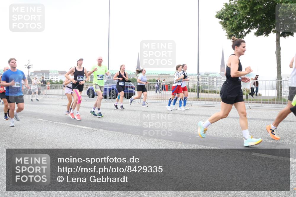 29.06.2025 - hella hamburg halbmarathon Lena Gebhardt http://msf.ph/oto/8429335 29.06.2025 10:54:02 Lombardsbrücke 7309, 9572, 1687, 11390, 1017, 1263, 1687, 1744, 1753, 1762, 1779, 1789, 1822, 2079, 2372, 2429, 2600, 2761, 2854, 3055, 3079, 3187, 3188, 3249, 3364, 3465, 3467, 3557, 4323, 4685, 4801, 4838, 5157, 5309, 5430, 5514, 5804, 5817, 5856, 5857, 5898, 5964, 6039, 6192, 6273, 6306, 6468, 6583, 6913, 6987, 6988, 6996, 7039, 7498, 7537, 7614, 7874, 7890, 7946, 8867, 8924, 9077, 9138, 9203, 9503, 9531, 9572, 9771, 10207, 11354, 11390, 11785 meine-sportfotos.de