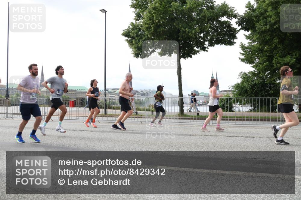 29.06.2025 - hella hamburg halbmarathon Lena Gebhardt http://msf.ph/oto/8429342 29.06.2025 10:43:54 Lombardsbrücke 3288, 15285, 5201, 1023, 1026, 1095, 1306, 1310, 1400, 1459, 1802, 1804, 2073, 2186, 2692, 2733, 3065, 3288, 3390, 3596, 3597, 4627, 4636, 4866, 4898, 5001, 5127, 5192, 5201, 5214, 5293, 5370, 5730, 5890, 5902, 5905, 6012, 6036, 6096, 6226, 6334, 6895, 6931, 6971, 6973, 7197, 7205, 7206, 7326, 7489, 7504, 7610, 7818, 7926, 8000, 8058, 8233, 8504, 8591, 8763, 8870, 8957, 9073, 9704, 9831, 9879, 10083, 10097, 10200, 10202 meine-sportfotos.de