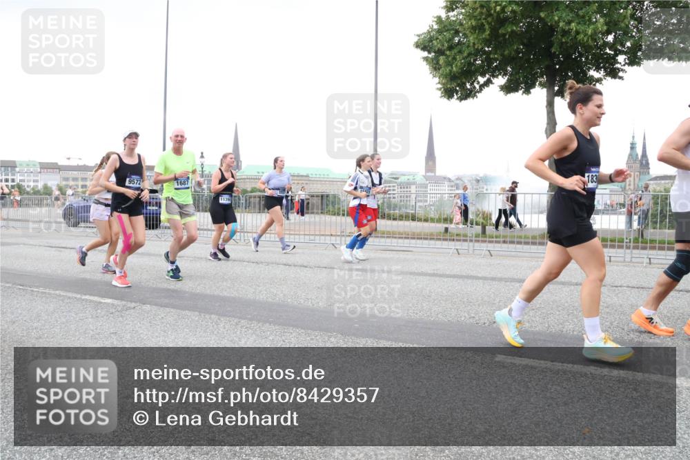 29.06.2025 - hella hamburg halbmarathon Lena Gebhardt http://msf.ph/oto/8429357 29.06.2025 10:54:02 Lombardsbrücke 9572, 1687, 183, 15921, 11390, 1017, 1263, 1687, 1744, 1753, 1762, 1779, 1789, 1822, 2079, 2372, 2429, 2600, 2761, 2854, 3055, 3079, 3187, 3188, 3249, 3364, 3465, 3467, 3557, 4323, 4685, 4801, 4838, 5157, 5309, 5430, 5514, 5804, 5817, 5856, 5857, 5898, 5964, 6039, 6192, 6273, 6306, 6468, 6583, 6913, 6987, 6988, 6996, 7039, 7498, 7537, 7614, 7874, 7890, 7946, 8867, 8924, 9077, 9138, 9203, 9503, 9531, 9572, 9771, 10207, 11354, 11390, 11785 meine-sportfotos.de