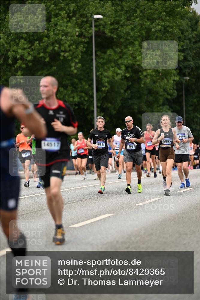29.06.2025 - hella hamburg halbmarathon Dr. Thomas Lammeyer http://msf.ph/oto/8429365 29.06.2025 10:51:35 Kennedybrücke 1371, 1555, 1593, 1608, 1961, 2162, 2327, 2500, 2537, 2556, 2981, 3277, 3339, 3406, 3407, 3823, 4325, 4342, 5697, 5700, 5895, 6485, 6740, 6995, 7827, 7960, 8131, 8541, 8967, 9092, 9557, 9743, 10511, 10514, 10515, 10591, 11160, 11378 meine-sportfotos.de