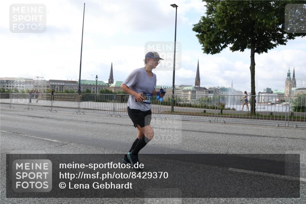 29.06.2025 - hella hamburg halbmarathon Lena Gebhardt http://msf.ph/oto/8429370 29.06.2025 10:07:09 Lombardsbrücke 8316, 1993, 2032, 4262, 4550, 5242, 5845, 5899, 6517, 6518, 6572, 6707, 6713, 6715, 6833, 7503, 8290, 8744, 8960, 9338, 10283, 10700, 11758, 12418, 12550, 15051, 16554, 16692, 17062, 17174, 17895, 18218, 18316, 18343, 18381, 18828 meine-sportfotos.de