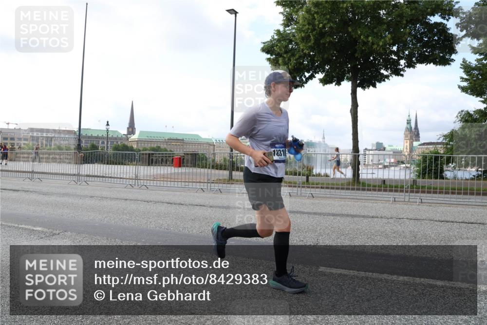 29.06.2025 - hella hamburg halbmarathon Lena Gebhardt http://msf.ph/oto/8429383 29.06.2025 10:07:09 Lombardsbrücke 1831, 1993, 2032, 4262, 4550, 5242, 5845, 5899, 6517, 6518, 6572, 6707, 6713, 6715, 6833, 7503, 8290, 8744, 8960, 9338, 10283, 10700, 11758, 12418, 12550, 15051, 16554, 16692, 17062, 17174, 17895, 18218, 18316, 18343, 18381, 18828 meine-sportfotos.de
