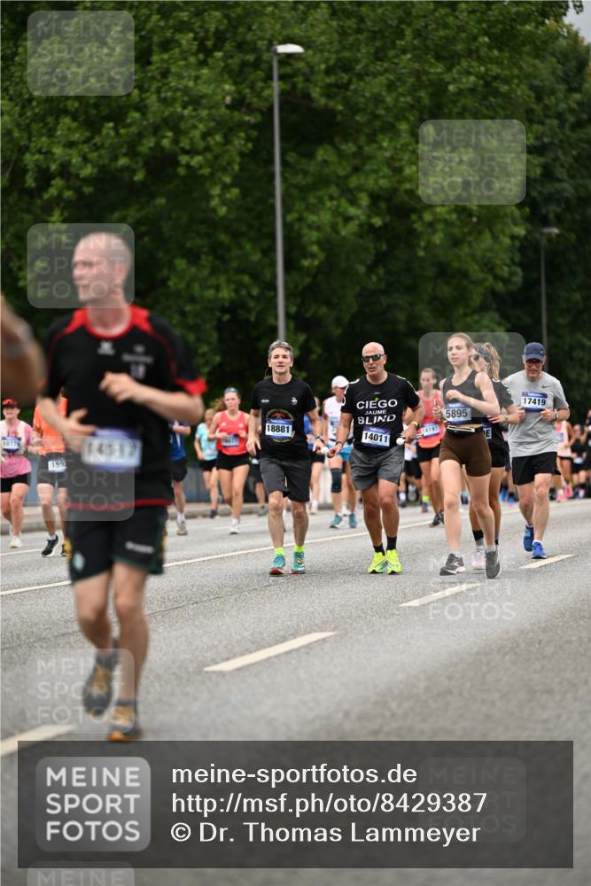 29.06.2025 - hella hamburg halbmarathon Dr. Thomas Lammeyer http://msf.ph/oto/8429387 29.06.2025 10:51:35 Kennedybrücke 1371, 1555, 1593, 1608, 1961, 2162, 2327, 2500, 2537, 2556, 2981, 3277, 3339, 3406, 3407, 3823, 4325, 4342, 5697, 5700, 5895, 6485, 6740, 6995, 7827, 7960, 8131, 8541, 8967, 9092, 9557, 9743, 10511, 10514, 10515, 10591, 11160, 11378 meine-sportfotos.de