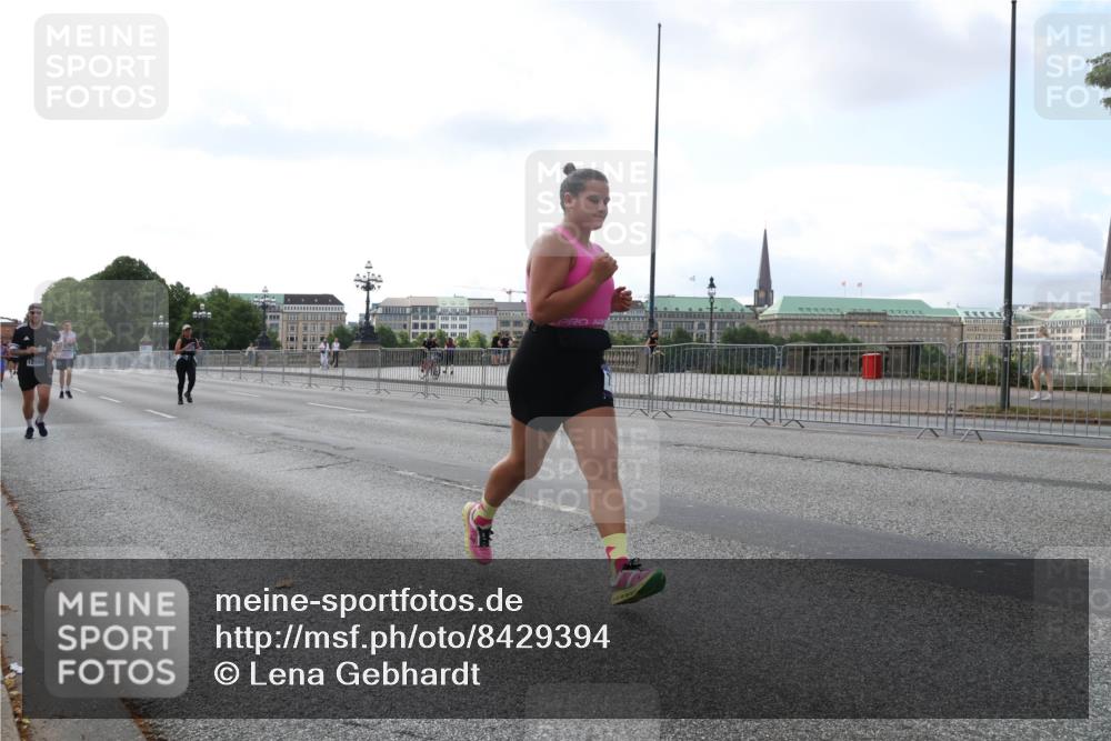 29.06.2025 - hella hamburg halbmarathon Lena Gebhardt http://msf.ph/oto/8429394 29.06.2025 10:07:12 Lombardsbrücke 12550, 1993, 2032, 4262, 4550, 5242, 5845, 5899, 6196, 6517, 6518, 6572, 6707, 6713, 6715, 6833, 7503, 8744, 8960, 9338, 9967, 10283, 10700, 11758, 12418, 12550, 15051, 15673, 16554, 16692, 17062, 17174, 17895, 18218, 18316, 18343 meine-sportfotos.de