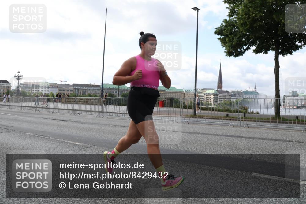 29.06.2025 - hella hamburg halbmarathon Lena Gebhardt http://msf.ph/oto/8429432 29.06.2025 10:07:13 Lombardsbrücke 1893, 1993, 2032, 4262, 4550, 5242, 5845, 5899, 6196, 6517, 6518, 6572, 6707, 6713, 6715, 6833, 7503, 8744, 8960, 9338, 9967, 10283, 10700, 11758, 12418, 12550, 15051, 15673, 16554, 17062, 17174, 17895, 18218, 18316, 18343 meine-sportfotos.de