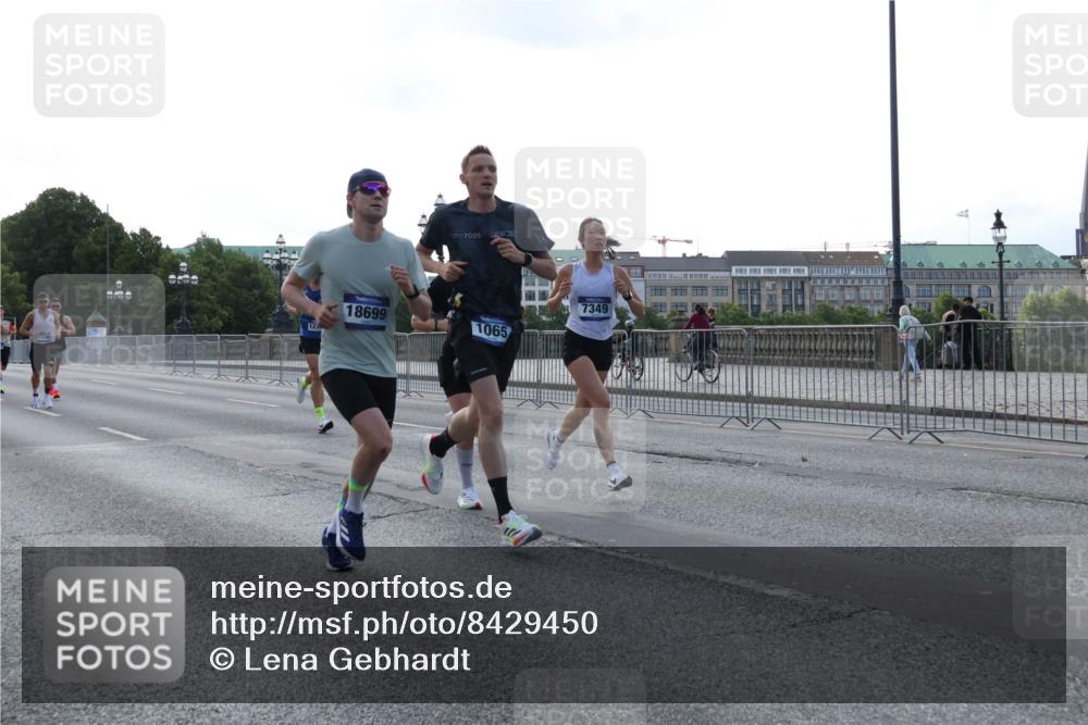 29.06.2025 - hella hamburg halbmarathon Lena Gebhardt http://msf.ph/oto/8429450 29.06.2025 09:44:31 Lombardsbrücke 123, 18699, 2025, 7349, 1065, 1065, 1122, 1953, 2021, 2879, 3075, 3845, 3968, 4678, 5308, 5344, 7231, 7349, 7793, 8975, 9047, 9079, 10106, 10173, 10222, 10655, 10790, 11877, 12337, 12369, 13606, 13779, 14828, 15268, 15576, 15583, 15655, 15880, 16118, 17258, 17354, 18567, 18699, 19114 meine-sportfotos.de