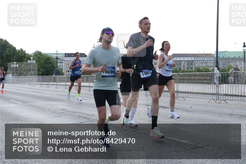 29.06.2025 - hella hamburg halbmarathon Lena Gebhardt http://msf.ph/oto/8429470 29.06.2025 09:44:31 Lombardsbrücke 12337, 8699, 1065, 7349, 1065, 1122, 1953, 2021, 2879, 3075, 3845, 3968, 4678, 5308, 5344, 7231, 7349, 7793, 8975, 9047, 9079, 10106, 10173, 10222, 10655, 10790, 11877, 12337, 12369, 13606, 13779, 14828, 15268, 15576, 15583, 15655, 15880, 16118, 17258, 17354, 18567, 18699, 19114 meine-sportfotos.de