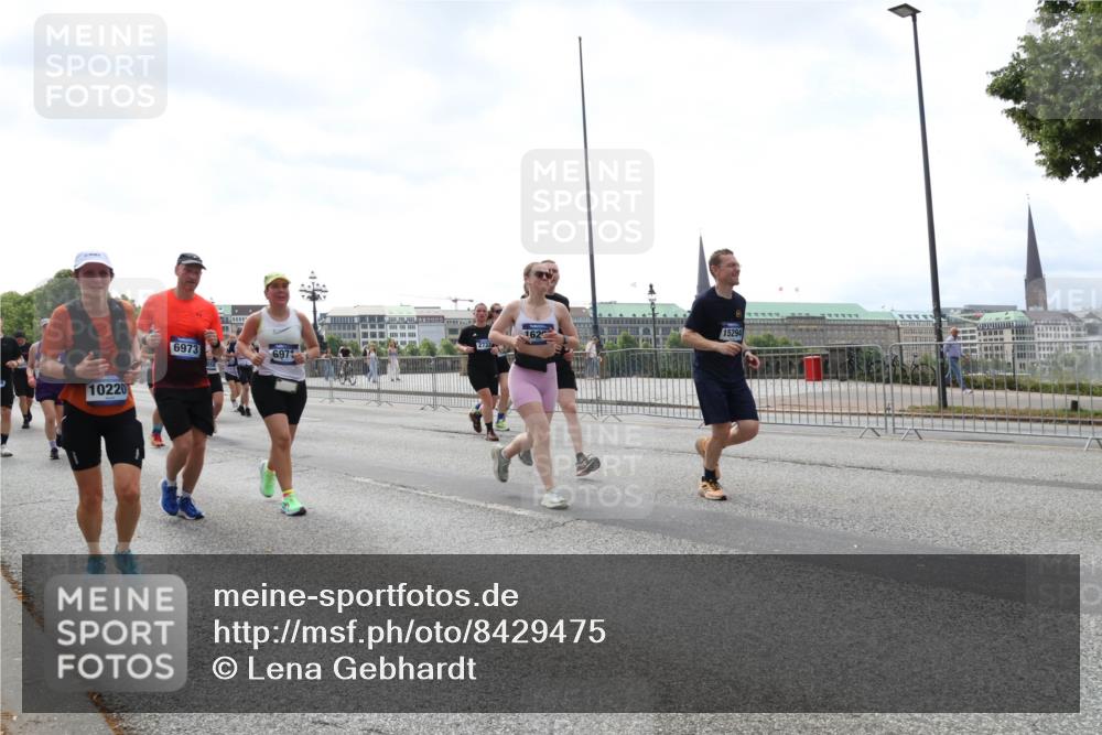 29.06.2025 - hella hamburg halbmarathon Lena Gebhardt http://msf.ph/oto/8429475 29.06.2025 10:43:55 Lombardsbrücke 10220, 6973, 15294, 162, 2733, 697, 1023, 1026, 1095, 1306, 1310, 1400, 1459, 1802, 1804, 2073, 2186, 2692, 2733, 3065, 3288, 3390, 3596, 3597, 4627, 4636, 4866, 4898, 5001, 5127, 5192, 5201, 5214, 5293, 5370, 5730, 5731, 5890, 5902, 5905, 6012, 6036, 6096, 6226, 6334, 6895, 6931, 6971, 6973, 7197, 7205, 7206, 7326, 7489, 7504, 7610, 7818, 7926, 8000, 8058, 8233, 8504, 8591, 8763, 8870, 8957, 9073, 9704, 9831, 9879, 10083, 10097, 10200, 10202 meine-sportfotos.de