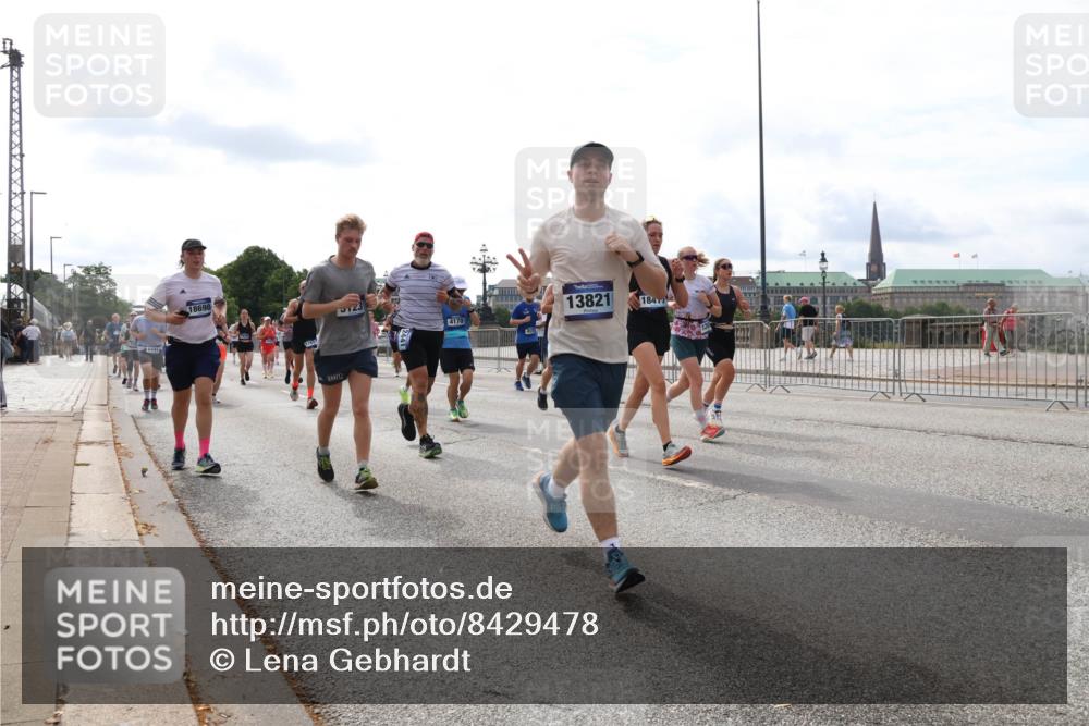 29.06.2025 - hella hamburg halbmarathon Lena Gebhardt http://msf.ph/oto/8429478 29.06.2025 10:19:44 Lombardsbrücke 6444, 18698, 23, 4170, 13821, 1847, 1110, 1115, 1145, 1154, 1332, 1534, 1708, 2017, 2357, 2405, 2441, 2589, 2795, 2812, 2895, 2918, 2993, 2995, 3446, 3678, 4108, 4110, 4170, 4539, 4562, 4570, 4722, 4979, 5035, 5123, 5178, 5251, 5397, 5449, 5849, 5878, 6444, 6542, 6796, 6797, 6872, 6874, 6939, 7137, 7143, 7248, 7249, 7808, 7836, 7917, 8146, 8427, 8537, 8575, 9252, 9856, 10039, 10124, 10129, 10349, 10540, 10594, 10622, 11036 meine-sportfotos.de