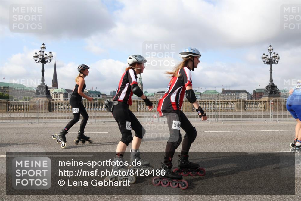 29.06.2025 - hella hamburg halbmarathon Lena Gebhardt http://msf.ph/oto/8429486 29.06.2025 08:59:43 Lombardsbrücke 501, 55, 549, 204 meine-sportfotos.de
