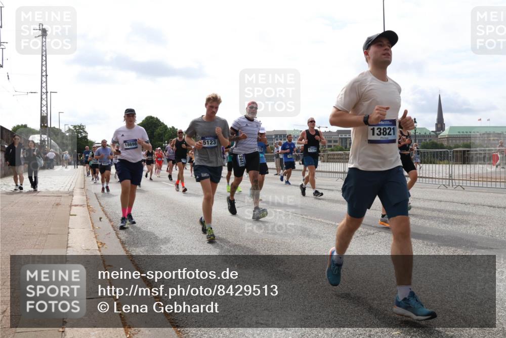 29.06.2025 - hella hamburg halbmarathon Lena Gebhardt http://msf.ph/oto/8429513 29.06.2025 10:19:44 Lombardsbrücke 18698, 5123, 2441, 170, 17714, 13821, 1110, 1115, 1145, 1154, 1332, 1534, 1708, 2017, 2357, 2405, 2441, 2589, 2795, 2812, 2895, 2918, 2993, 2995, 3446, 3678, 4108, 4110, 4170, 4539, 4562, 4570, 4722, 4979, 5035, 5123, 5178, 5251, 5397, 5449, 5849, 5878, 6444, 6542, 6796, 6797, 6872, 6874, 6939, 7137, 7143, 7248, 7249, 7808, 7836, 7917, 8146, 8427, 8537, 8575, 9252, 9856, 10039, 10124, 10129, 10349, 10540, 10594, 10622, 11036 meine-sportfotos.de