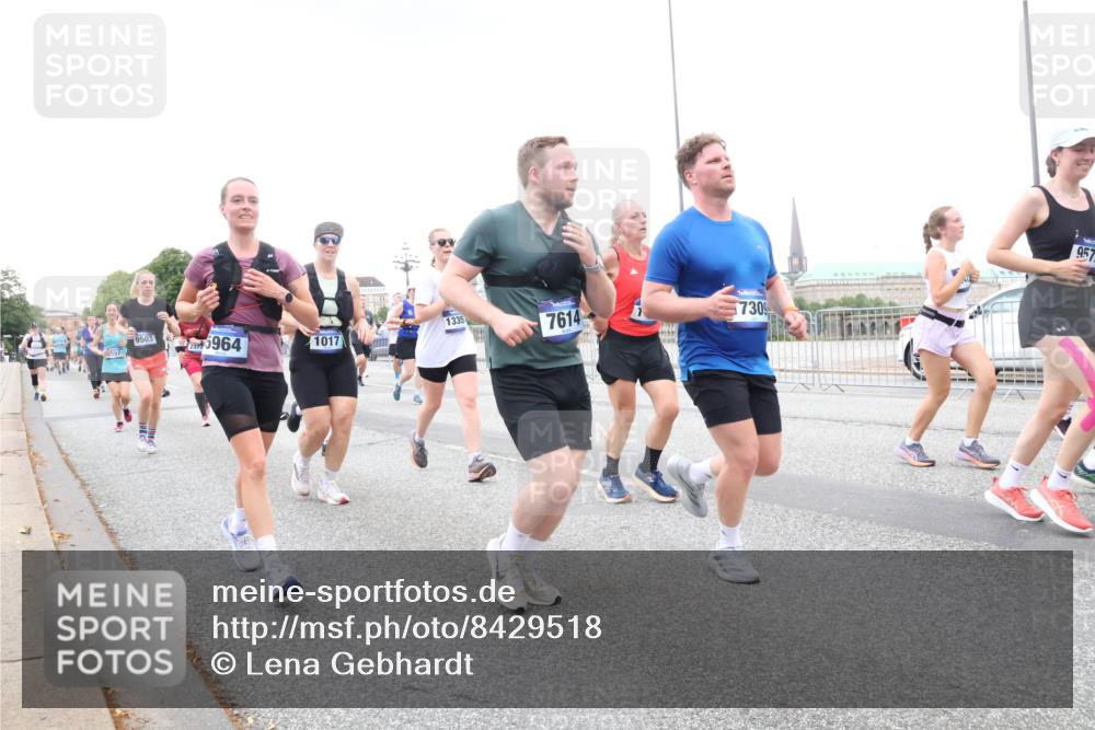 29.06.2025 - hella hamburg halbmarathon Lena Gebhardt http://msf.ph/oto/8429518 29.06.2025 10:54:03 Lombardsbrücke 9503, 126964, 1335, 1017, 7614, 7309, 957, 1017, 1263, 1687, 1744, 1753, 1762, 1779, 1789, 1822, 2079, 2372, 2600, 2761, 2854, 3055, 3079, 3187, 3188, 3249, 3364, 3465, 3467, 3557, 4323, 4685, 4801, 4838, 5157, 5309, 5430, 5514, 5804, 5817, 5856, 5857, 5898, 5964, 6039, 6192, 6273, 6306, 6468, 6583, 6913, 6987, 6988, 6996, 7039, 7498, 7537, 7614, 7670, 7874, 7890, 7946, 8867, 8924, 9138, 9203, 9503, 9531, 9572, 9771, 10207, 11354, 11390, 11785 meine-sportfotos.de
