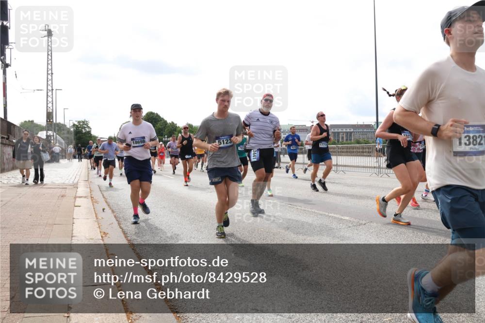 29.06.2025 - hella hamburg halbmarathon Lena Gebhardt http://msf.ph/oto/8429528 29.06.2025 10:19:45 Lombardsbrücke 18698, 5123, 4570, 17714, 13821, 1110, 1115, 1145, 1154, 1332, 1534, 1708, 2017, 2357, 2405, 2441, 2589, 2795, 2812, 2895, 2918, 2993, 2995, 3446, 3678, 4108, 4110, 4170, 4539, 4562, 4570, 4722, 4979, 5035, 5123, 5251, 5397, 5449, 5849, 5878, 6444, 6542, 6796, 6797, 6872, 6874, 6939, 7137, 7143, 7248, 7249, 7519, 7808, 7836, 7917, 8146, 8427, 8537, 8575, 9856, 10039, 10124, 10129, 10349, 10540, 10594, 10622, 11028, 11036 meine-sportfotos.de