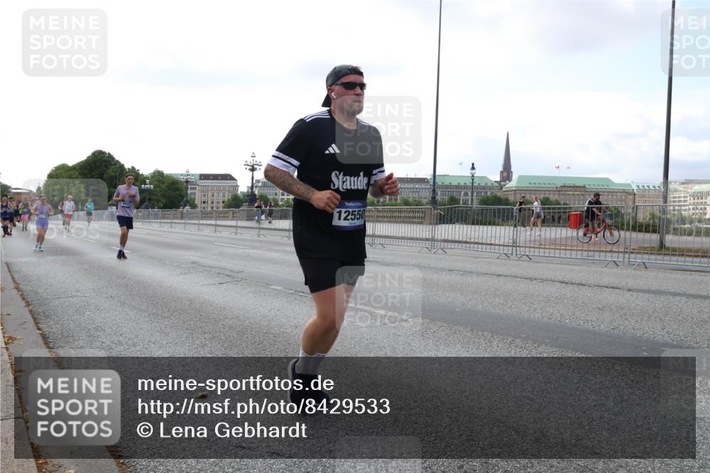 29.06.2025 - hella hamburg halbmarathon Lena Gebhardt http://msf.ph/oto/8429533 29.06.2025 10:07:16 Lombardsbrücke 12550, 1893, 1993, 2032, 4262, 4550, 5242, 5845, 5899, 6196, 6517, 6518, 6572, 6707, 6713, 6715, 6833, 7503, 8744, 8960, 9338, 9967, 10283, 10700, 11758, 12418, 12550, 15051, 15673, 16554, 17062, 17174, 17895, 18218, 18316, 18343 meine-sportfotos.de
