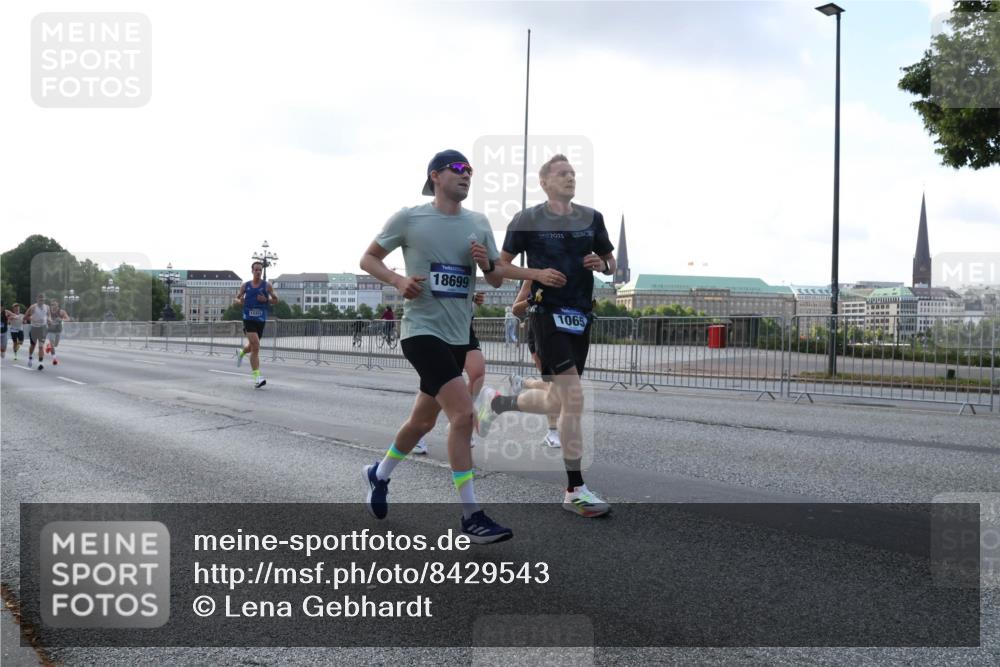 29.06.2025 - hella hamburg halbmarathon Lena Gebhardt http://msf.ph/oto/8429543 29.06.2025 09:44:32 Lombardsbrücke 12337, 2025, 18699, 1065, 1065, 1122, 2021, 2879, 3075, 3845, 3968, 4678, 5308, 5344, 7231, 7349, 7793, 8473, 8975, 9047, 9079, 10106, 10173, 10222, 10655, 10790, 11877, 12337, 12369, 13606, 13779, 14828, 15268, 15576, 15583, 15655, 15880, 16118, 16736, 17258, 17354, 18567, 18699, 19114 meine-sportfotos.de