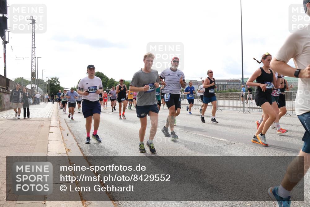 29.06.2025 - hella hamburg halbmarathon Lena Gebhardt http://msf.ph/oto/8429552 29.06.2025 10:19:45 Lombardsbrücke 18698, 170, 23, 7836, 4570, 17714, 1841, 1110, 1115, 1145, 1154, 1332, 1534, 1708, 2017, 2357, 2405, 2441, 2589, 2795, 2812, 2895, 2918, 2993, 2995, 3446, 3678, 4108, 4110, 4170, 4539, 4562, 4570, 4722, 4979, 5035, 5123, 5251, 5397, 5449, 5849, 5878, 6444, 6542, 6796, 6797, 6872, 6874, 6939, 7137, 7143, 7248, 7249, 7519, 7808, 7836, 7917, 8146, 8427, 8537, 8575, 9856, 10039, 10124, 10129, 10349, 10540, 10594, 10622, 11028, 11036 meine-sportfotos.de