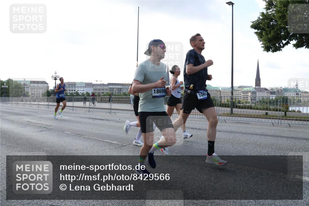 29.06.2025 - hella hamburg halbmarathon Lena Gebhardt http://msf.ph/oto/8429566 29.06.2025 09:44:32 Lombardsbrücke 18699, 106, 1065, 1122, 2021, 2879, 3075, 3845, 3968, 4678, 5308, 5344, 7231, 7349, 7793, 8473, 8975, 9047, 9079, 10106, 10173, 10222, 10655, 10790, 11877, 12337, 12369, 13606, 13779, 14828, 15268, 15576, 15583, 15655, 15880, 16118, 16736, 17258, 17354, 18567, 18699, 19114 meine-sportfotos.de