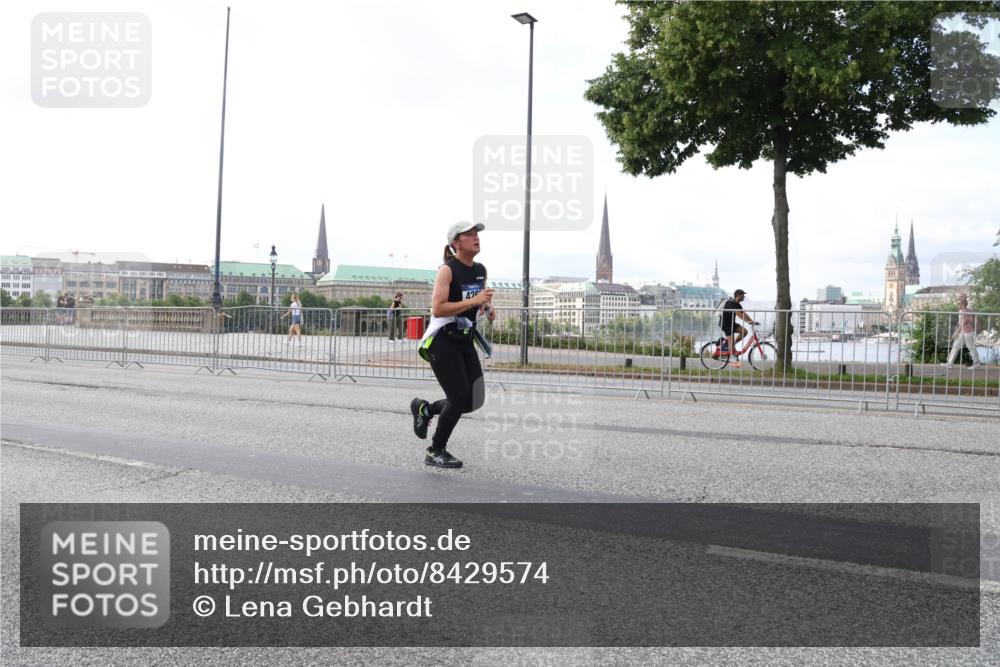29.06.2025 - hella hamburg halbmarathon Lena Gebhardt http://msf.ph/oto/8429574 29.06.2025 10:07:18 Lombardsbrücke 42, 1893, 1993, 2032, 3922, 4262, 4550, 5242, 5845, 5899, 6196, 6517, 6518, 6572, 6707, 6713, 6715, 6833, 7019, 7503, 8744, 8960, 9338, 9967, 10283, 10700, 11758, 12418, 12550, 15051, 15673, 16554, 17062, 17174, 17895, 18218, 18316, 18343 meine-sportfotos.de