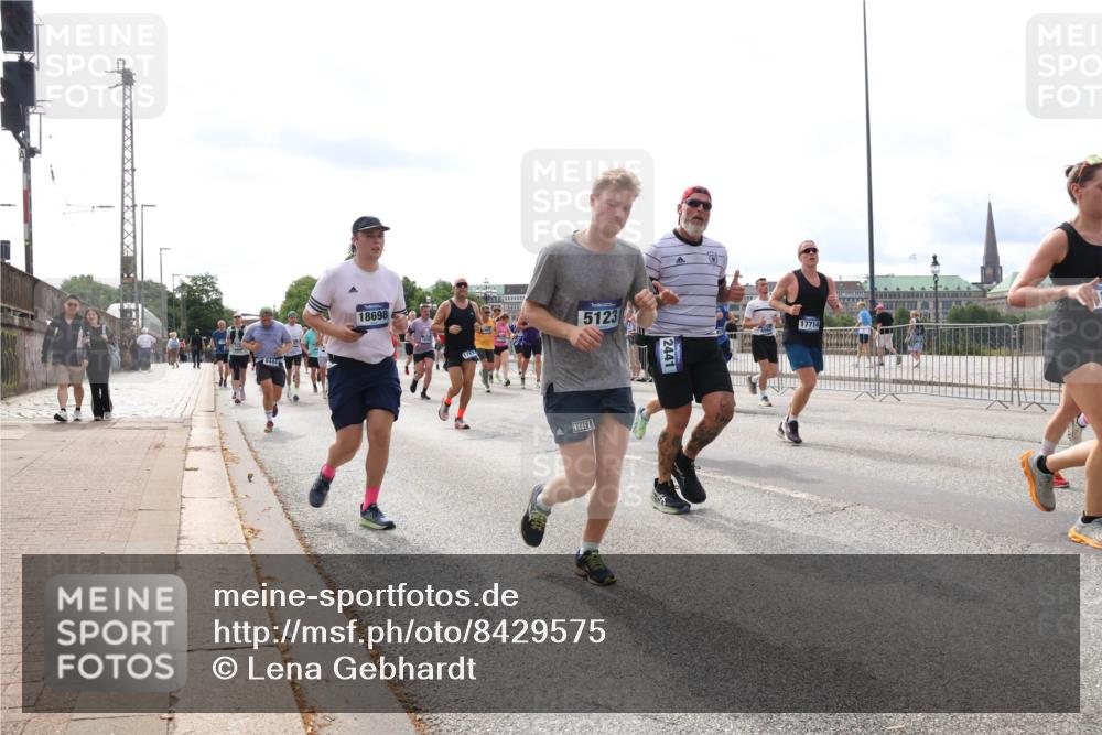 29.06.2025 - hella hamburg halbmarathon Lena Gebhardt http://msf.ph/oto/8429575 29.06.2025 10:19:45 Lombardsbrücke 6444, 18698, 1761, 5123, 2441, 17714, 1110, 1115, 1145, 1154, 1332, 1534, 1708, 2017, 2357, 2405, 2441, 2589, 2795, 2812, 2895, 2918, 2993, 2995, 3446, 3678, 4108, 4110, 4170, 4539, 4562, 4570, 4722, 4979, 5035, 5123, 5251, 5397, 5449, 5849, 5878, 6444, 6542, 6796, 6797, 6872, 6874, 6939, 7137, 7143, 7248, 7249, 7519, 7808, 7836, 7917, 8146, 8427, 8537, 8575, 9856, 10039, 10124, 10129, 10349, 10540, 10594, 10622, 11028, 11036 meine-sportfotos.de