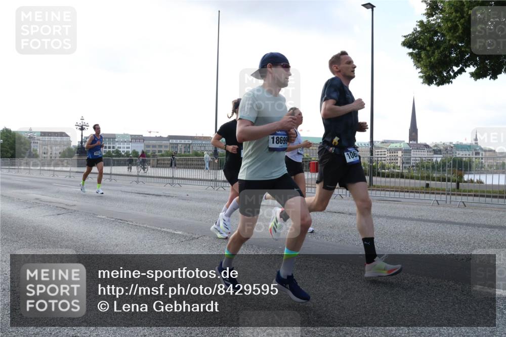 29.06.2025 - hella hamburg halbmarathon Lena Gebhardt http://msf.ph/oto/8429595 29.06.2025 09:44:32 Lombardsbrücke 12337, 18699, 106, 1065, 1122, 2021, 2879, 3075, 3845, 3968, 4678, 5308, 5344, 7231, 7349, 7793, 8473, 8975, 9047, 9079, 10106, 10173, 10222, 10655, 10790, 11877, 12337, 12369, 13606, 13779, 14828, 15268, 15576, 15583, 15655, 15880, 16118, 16736, 17258, 17354, 18567, 18699, 19114 meine-sportfotos.de