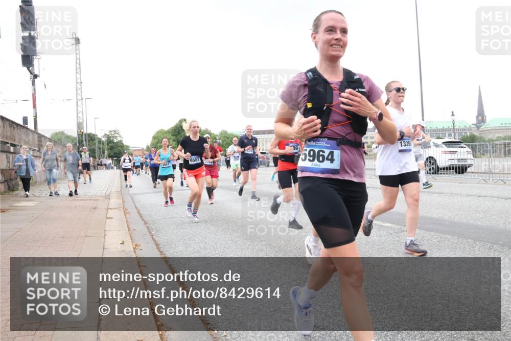 29.06.2025 - hella hamburg halbmarathon Lena Gebhardt http://msf.ph/oto/8429614 29.06.2025 10:54:04 Lombardsbrücke 9503, 2312, 89, 5964, 13350, 1017, 1263, 1687, 1744, 1753, 1762, 1779, 1789, 1822, 2079, 2372, 2600, 2761, 2854, 3055, 3079, 3187, 3188, 3249, 3364, 3465, 3467, 3557, 4323, 4685, 4801, 4838, 5157, 5309, 5430, 5514, 5804, 5817, 5856, 5857, 5898, 5964, 6039, 6192, 6273, 6468, 6583, 6913, 6987, 6988, 6996, 7039, 7498, 7614, 7670, 7874, 7890, 7946, 8867, 8924, 9138, 9203, 9503, 9531, 9572, 9771, 10207, 11354, 11390, 11785 meine-sportfotos.de